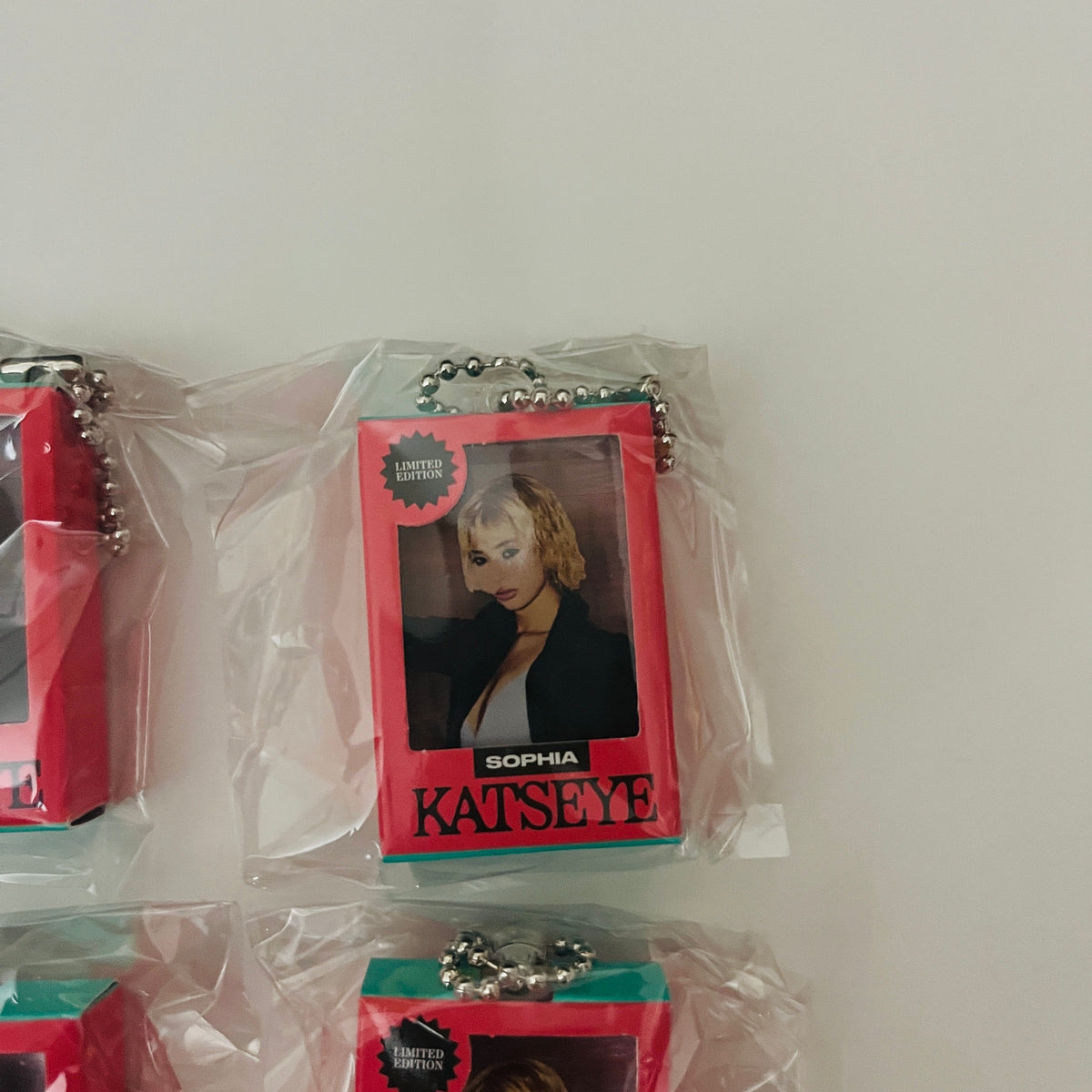 KATSEYE Keyring WILD Pop-Up MD Official Random Acrylic Miniature 7 Type - 26.08.20