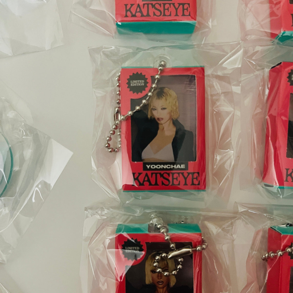 KATSEYE Keyring WILD Pop-Up MD Official Random Acrylic Miniature 7 Type - 26.08.20