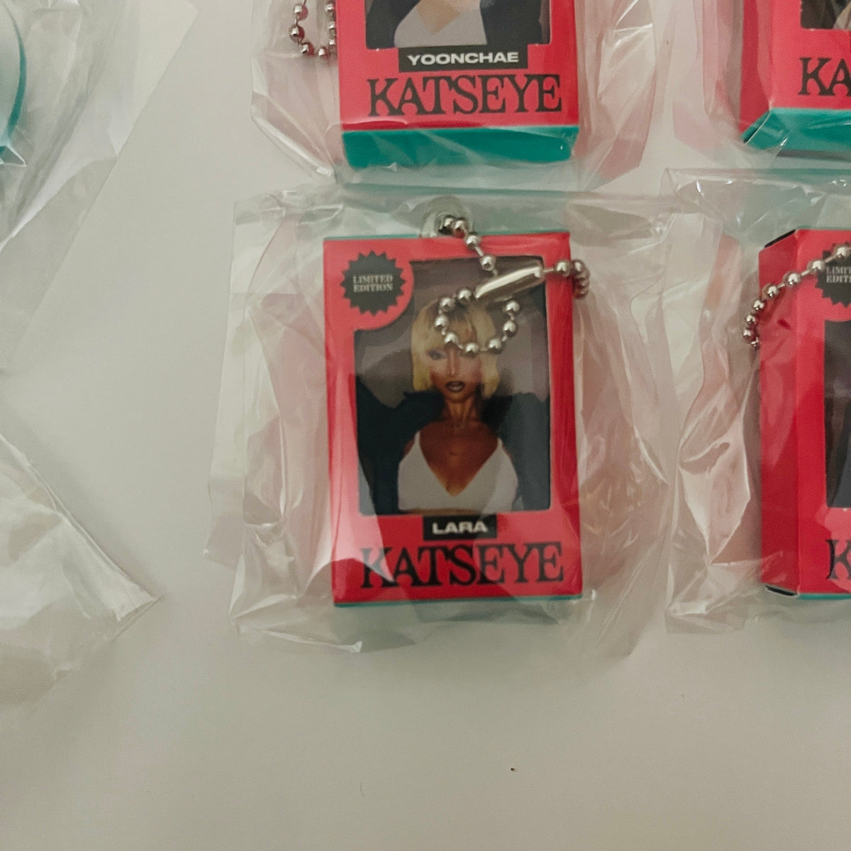 KATSEYE Keyring WILD Pop-Up MD Official Random Acrylic Miniature 7 Type - 26.08.20
