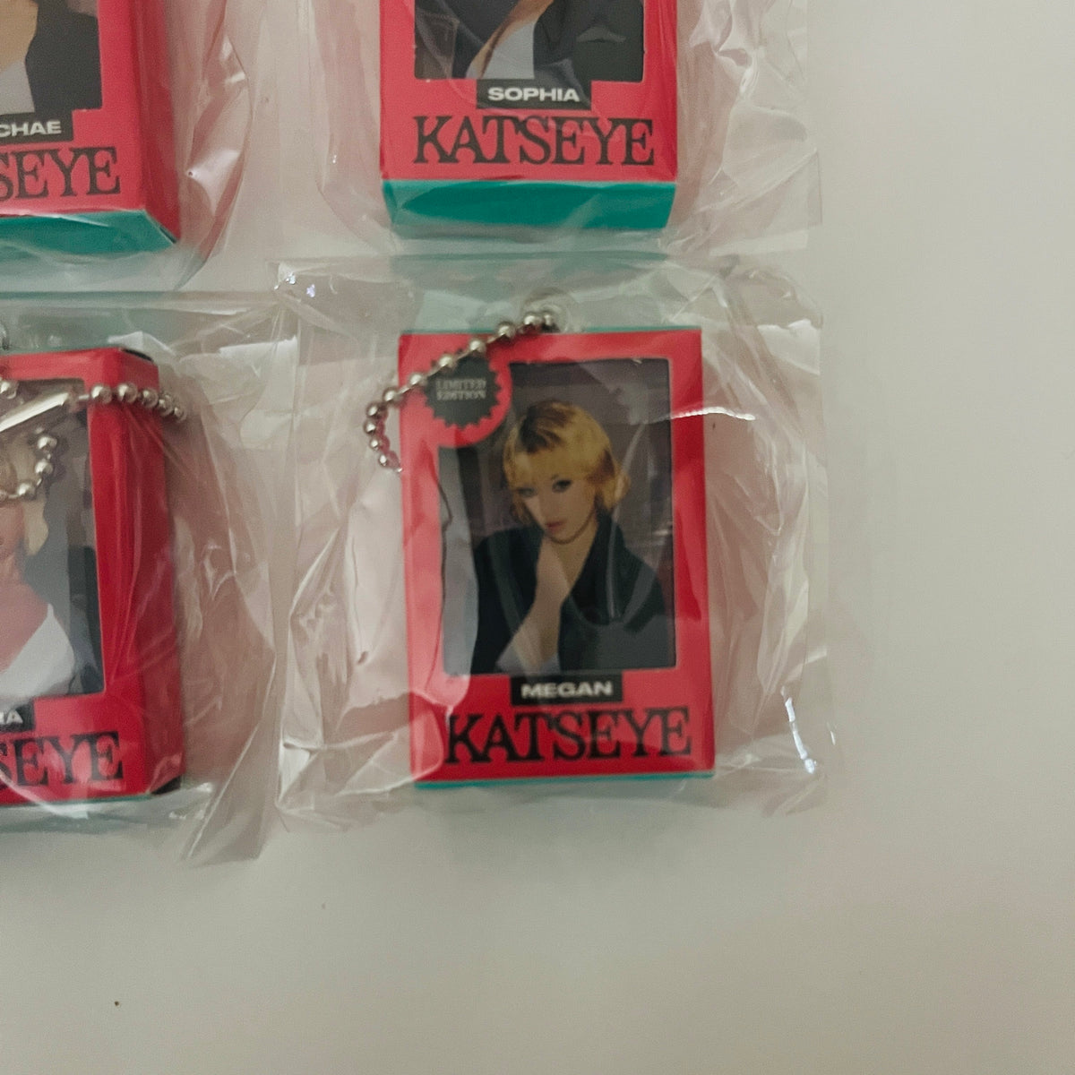 KATSEYE Keyring WILD Pop-Up MD Official Random Acrylic Miniature 7 Type - 26.08.20